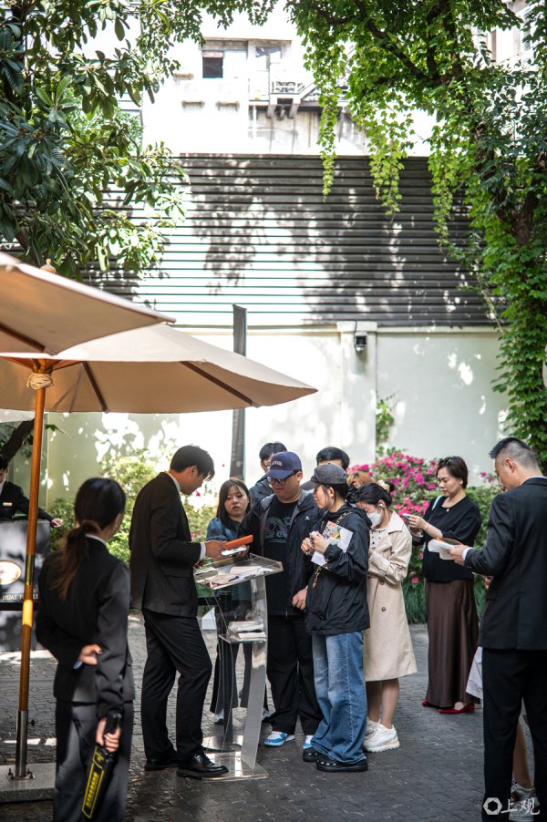 易速宝 会展区｜珠宝讲述戏剧风华，法兰西喜剧院舞台珠宝臻藏展在沪启幕