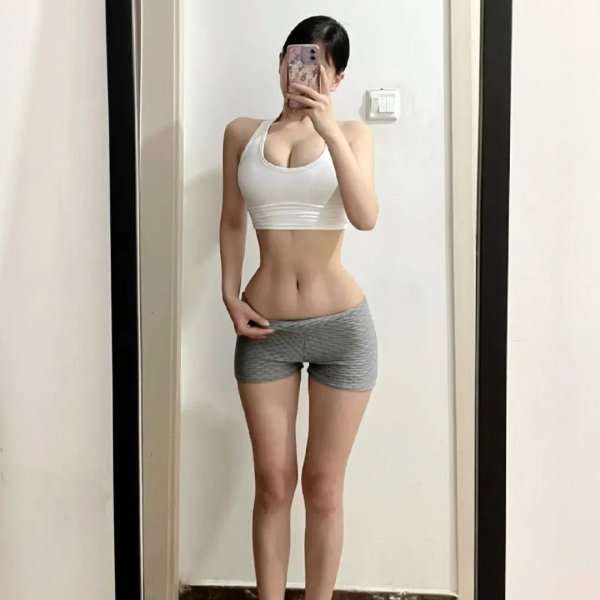 金智股配 这些女的穿成这样，是真去跑步还是为了吸引眼球？